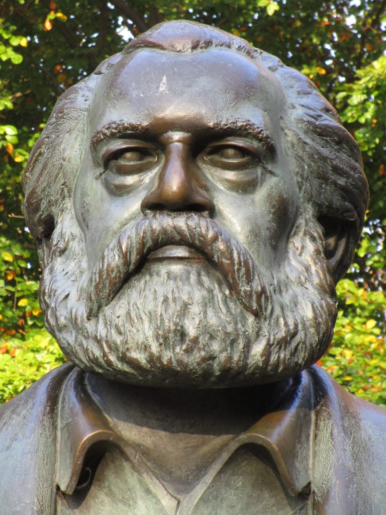 ¿Qué es el marxismo y cuál es la esencia de la filosofía del marxismo-leninismo?